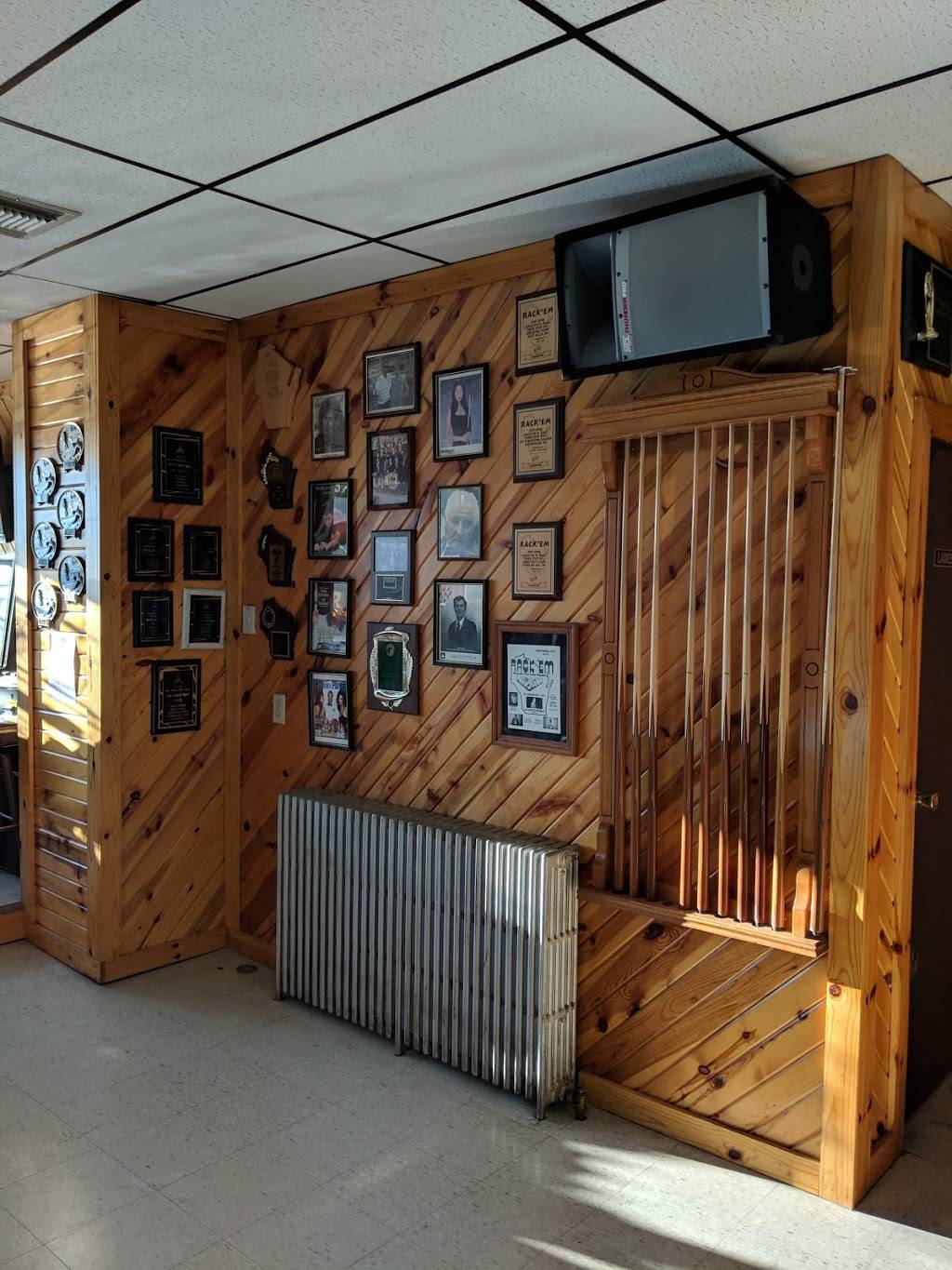 Ques Bar & River Deck | restaurant | 612 Water St, Prairie Du Sac, WI 53578, USA | 6083706033 OR +1 608-370-6033