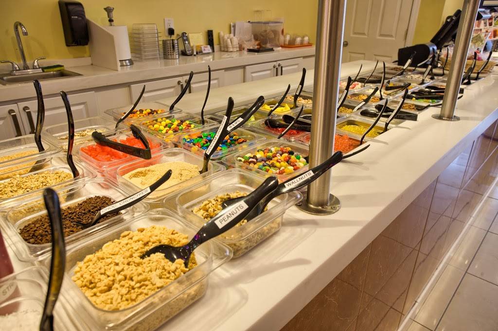 Yogo Delish | restaurant | 211 Main St, Port Jefferson, NY 11777, USA | 6314034777 OR +1 631-403-4777