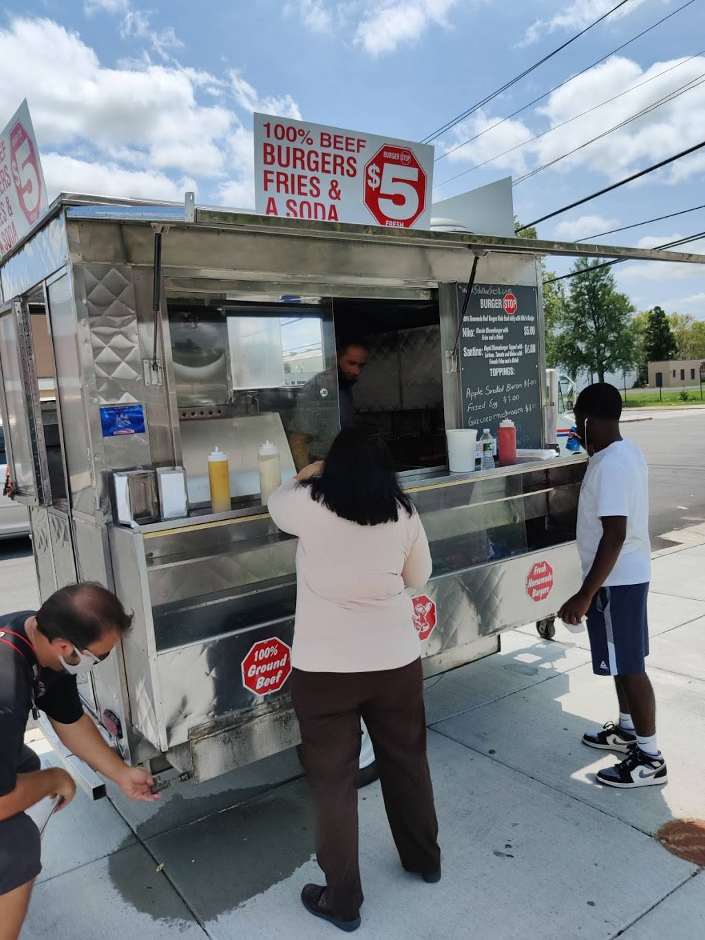 $5 Fresh Burger Stop | restaurant | 2100 W Oregon Ave, Philadelphia, PA 19145, USA | 2154358277 OR +1 215-435-8277