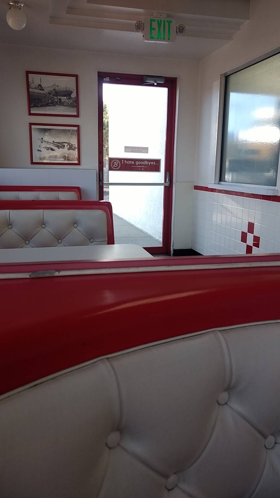 Blakes Lotaburger | restaurant | 1300 San Mateo Blvd SE, Albuquerque, NM 87108, USA | 5052555601 OR +1 505-255-5601