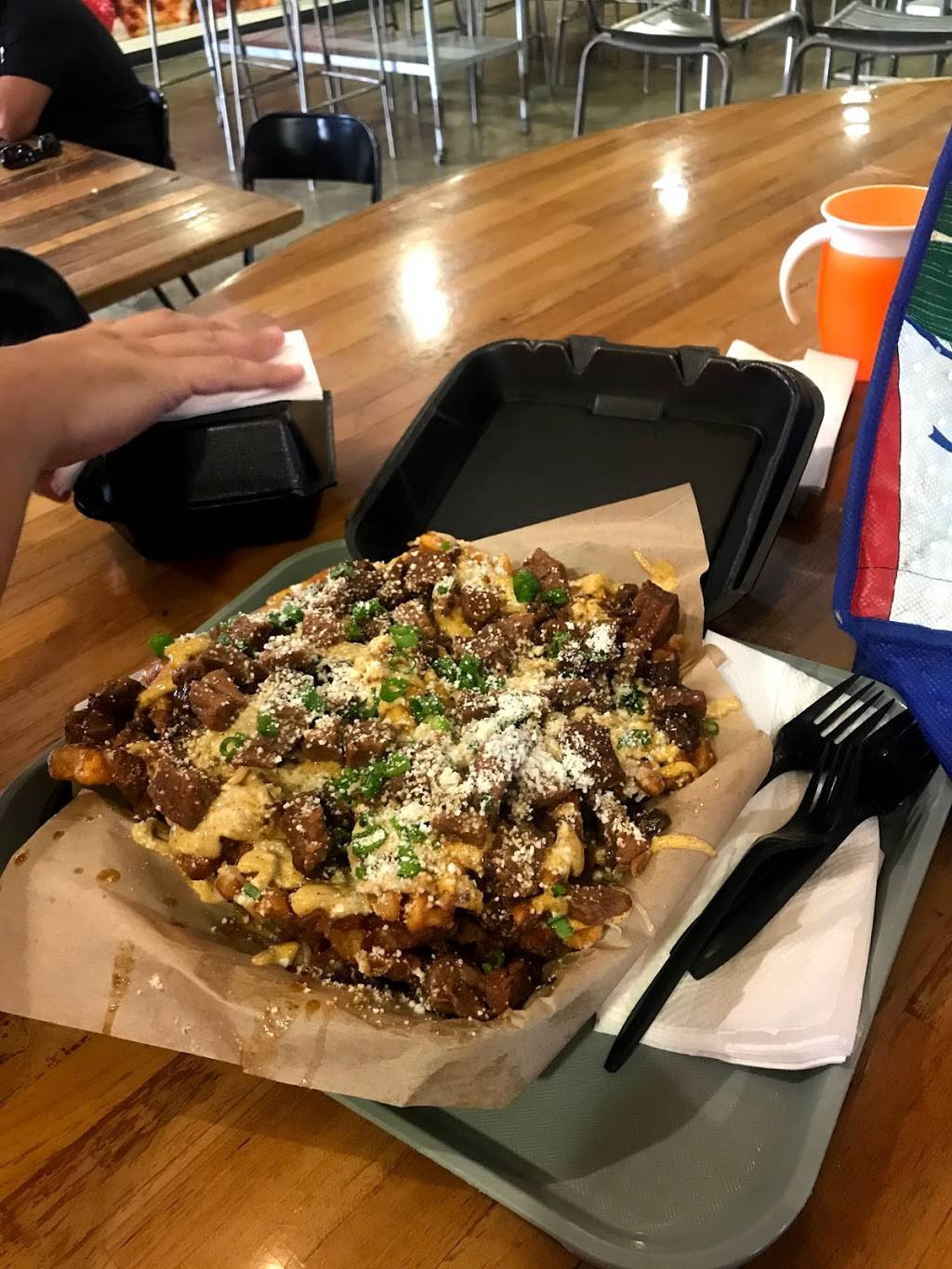 Fakas Island Grill | restaurant | 201 E 4th St, Santa Ana, CA 92701, USA | 7145140593 OR +1 714-514-0593