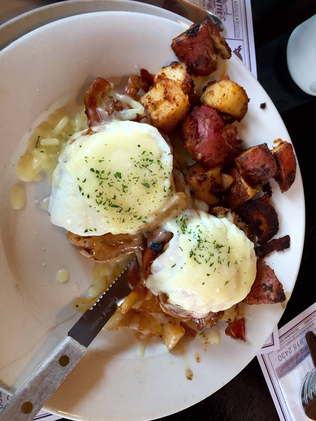 Blue Bird Inn | restaurant | 363 Black Rock Turnpike, Easton, CT 06612, USA | 2034520697 OR +1 203-452-0697