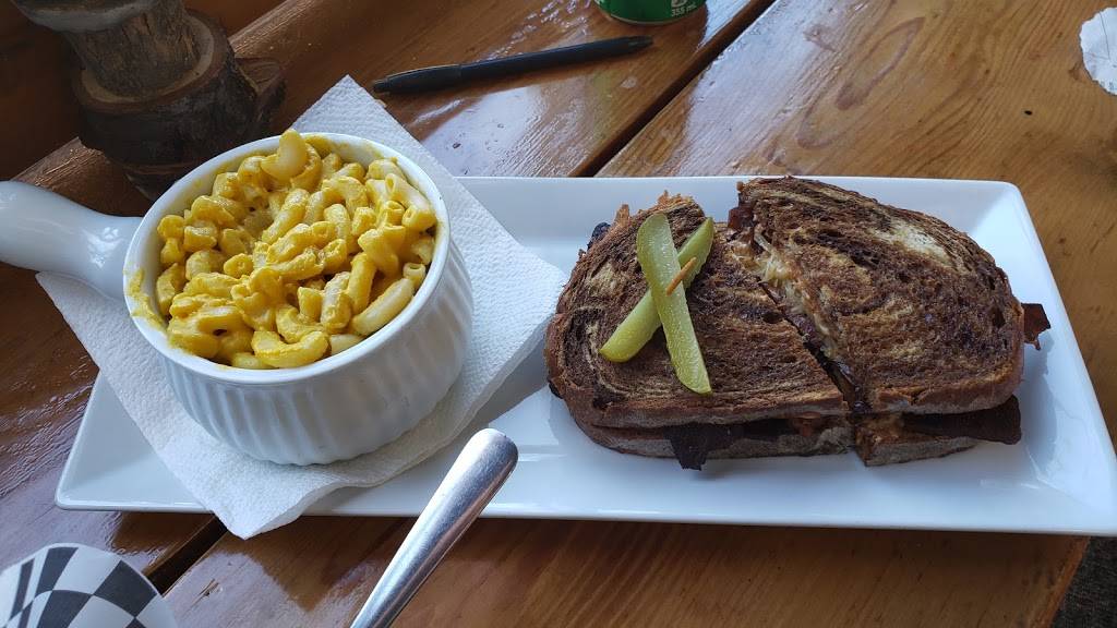 V Food Spot | restaurant | 547 Hamilton Rd, London, ON N5Z 1S5, Canada | 2897008413 OR +1 289-700-8413
