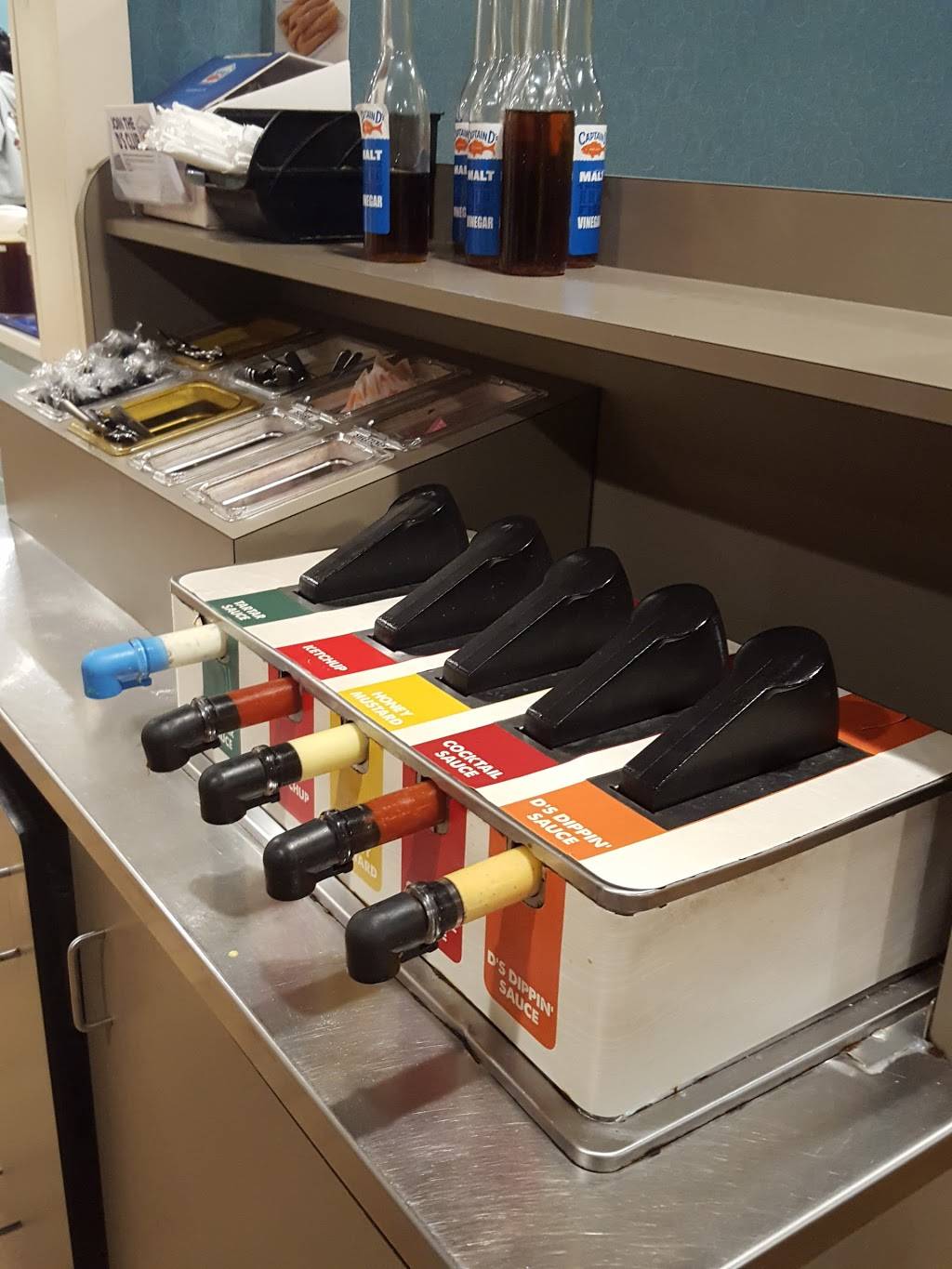 Captain Ds | restaurant | 5640 University Blvd W, Jacksonville, FL 32216, USA | 9047374444 OR +1 904-737-4444