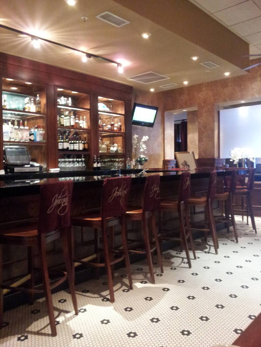 Johnnys Italian Steakhouse | restaurant | 6800 Fleur Dr, Des Moines, IA 50321, USA | 5152870847 OR +1 515-287-0847