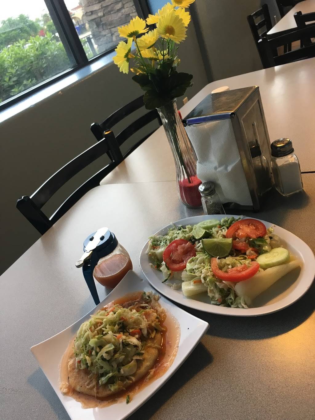 Salvis Pupuseria & Restaurant | restaurant | 8922 Beech Ave suite k, Fontana, CA 92336, USA | 9096951021 OR +1 909-695-1021