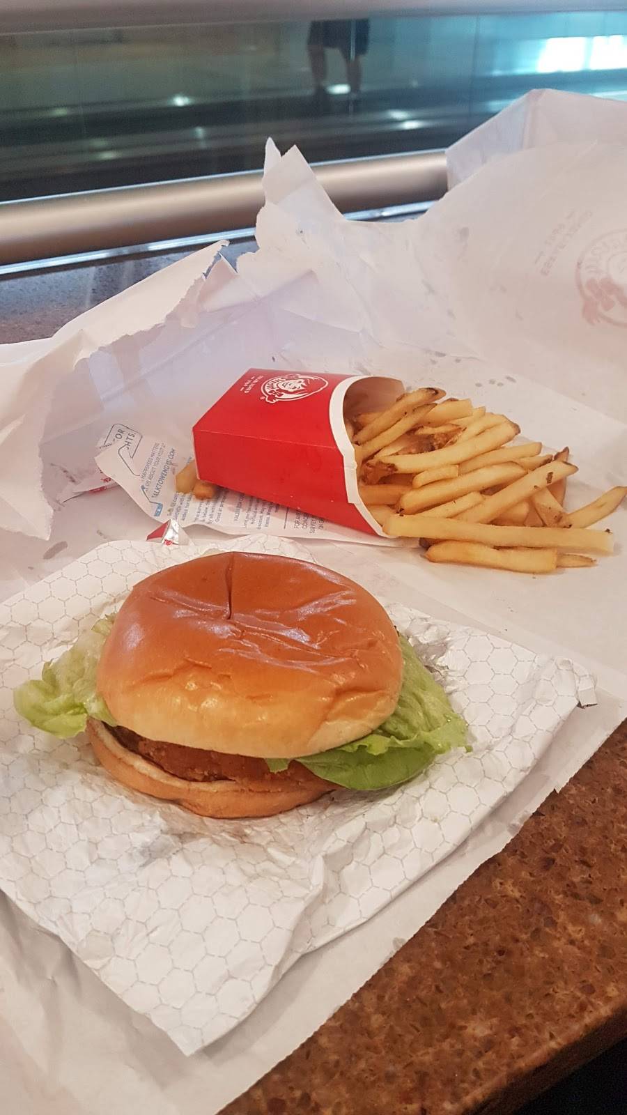 Wendys | restaurant | Dma/Mcnamara, 2506 Worldgateway Pl, Detroit, MI 48242, USA | 7342290610 OR +1 734-229-0610