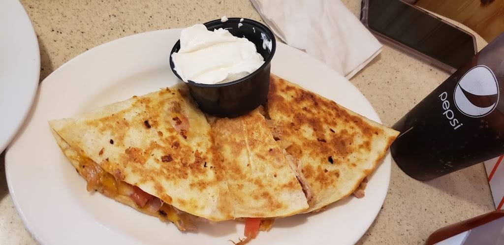 Red Bone Grille & Tavern | restaurant | 102 Church St, Dexter, ME 04930, USA | 2079242064 OR +1 207-924-2064