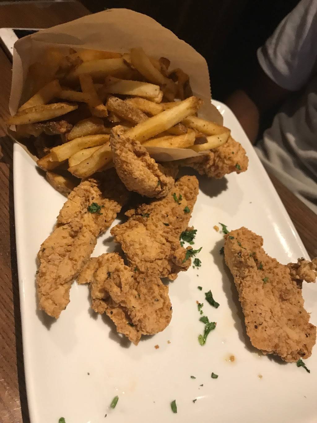 TGI Fridays | restaurant | 6900 N Illinois St, Fairview Heights, IL 62208, USA | 6186248443 OR +1 618-624-8443