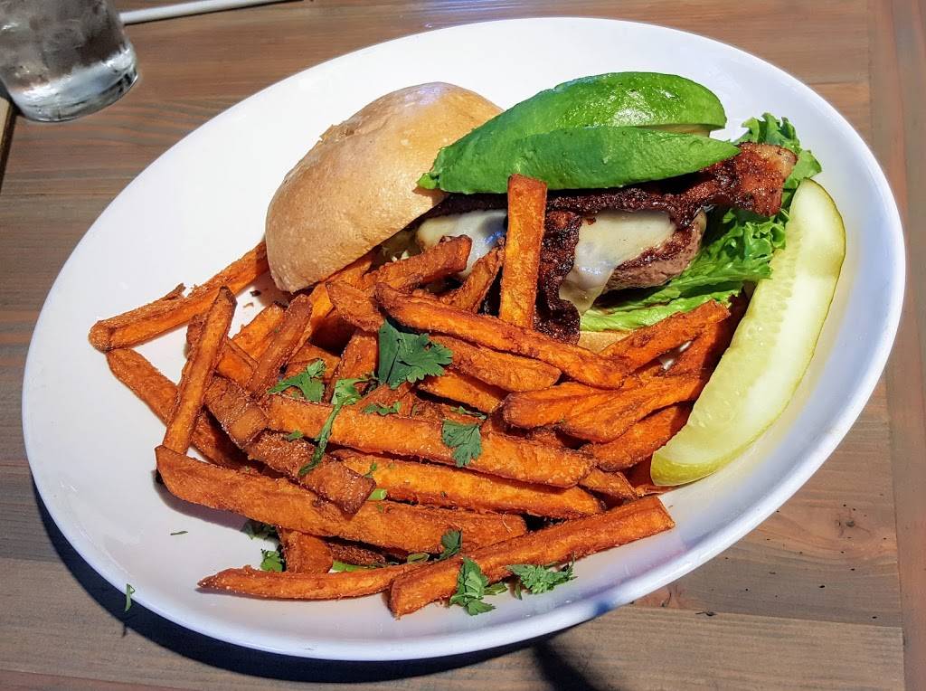 Karl Strauss Brewing Company | restaurant | 2390 E Orangewood Ave #100, Anaheim, CA 92806, USA | 7149401772 OR +1 714-940-1772