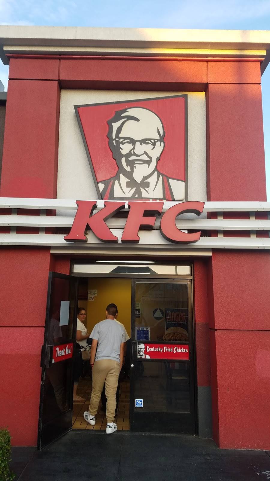 KFC | restaurant | 320 N Soto St, Los Angeles, CA 90033, USA | 3232681133 OR +1 323-268-1133