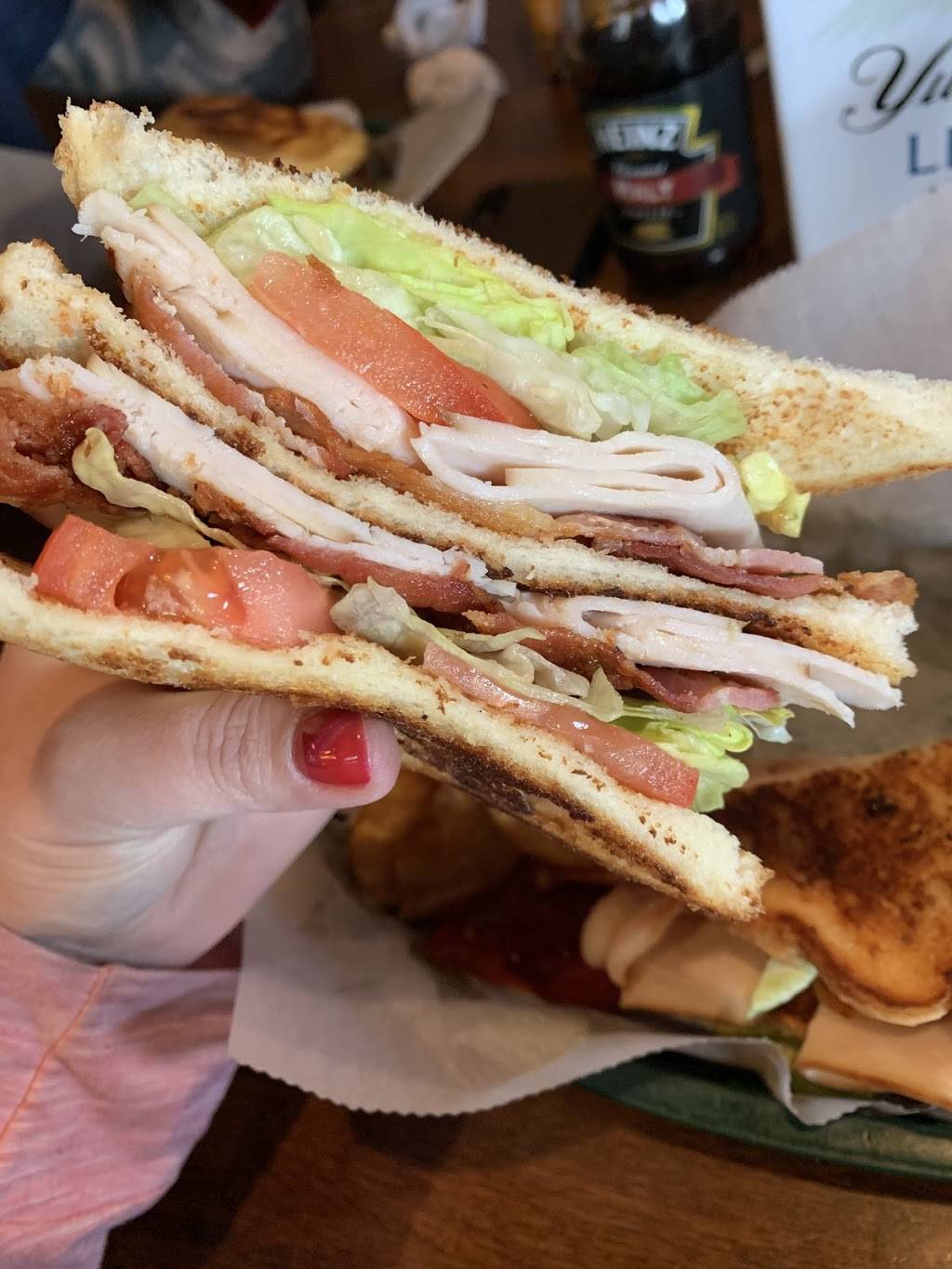 Ellies Place | restaurant | 8421 Veterans Hwy, Millersville, MD 21108, USA | 4109879464 OR +1 410-987-9464