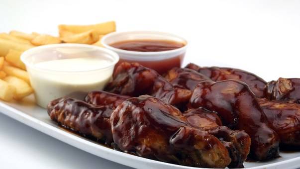 Shelias Bar & Grille | restaurant | 6510 Lansing Ave, Cleveland, OH 44105, USA | 2164102715 OR +1 216-410-2715