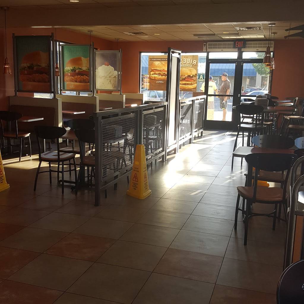 Jack in the Box | restaurant | 1200 Oak St, Bakersfield, CA 93304, USA | 6618618337 OR +1 661-861-8337