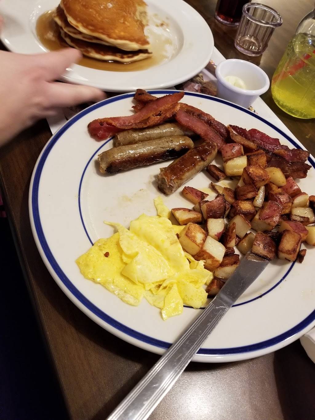 Bob Evans | restaurant | 7525 E E Washington St, Indianapolis, IN 46219, USA | 3173572266 OR +1 317-357-2266