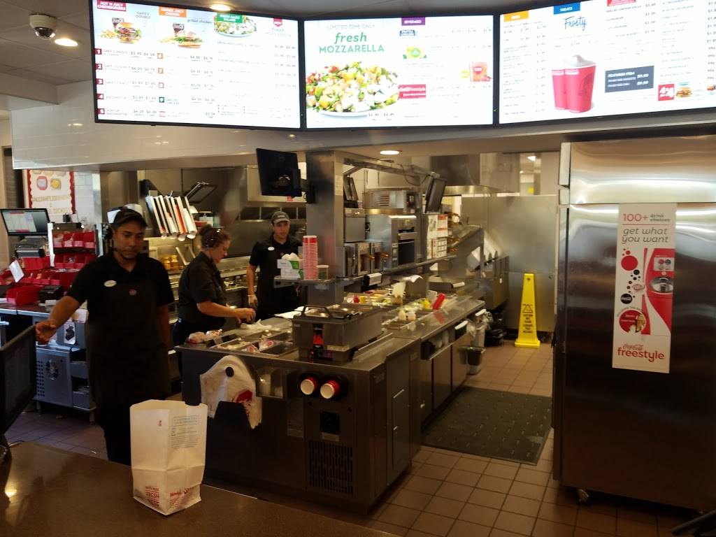 Wendys | restaurant | 3700 Aloma Ave, Winter Park, FL 32792, USA | 4076774081 OR +1 407-677-4081