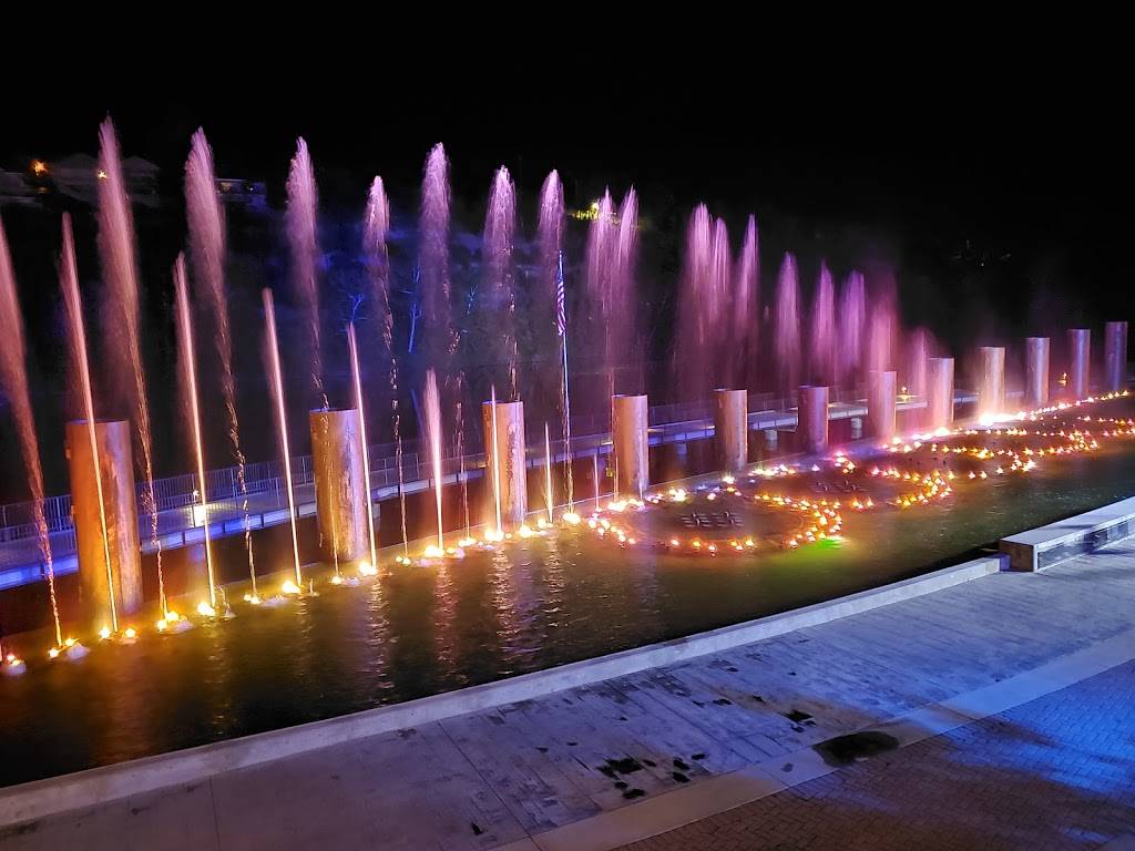 LandShark Bar & Grill Branson | restaurant | 915 Branson Landing Blvd, Branson, MO 65616, USA | 4173855014 OR +1 417-385-5014