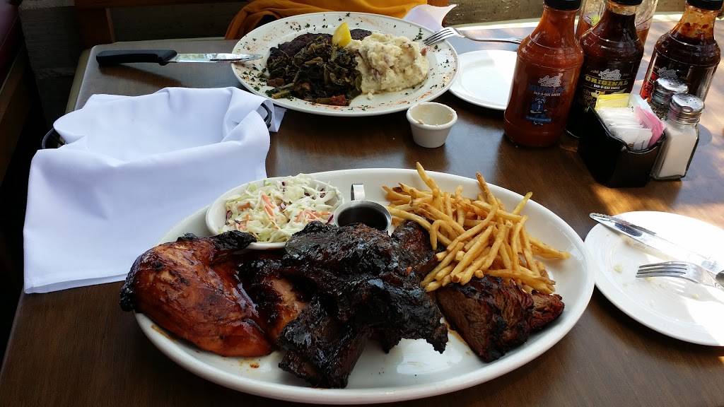Lucilles Smokehouse Bar-B-Que | restaurant | 6220 Topanga Canyon Blvd Suite 1480, Woodland Hills, CA 91367, USA | 8183467427 OR +1 818-346-7427