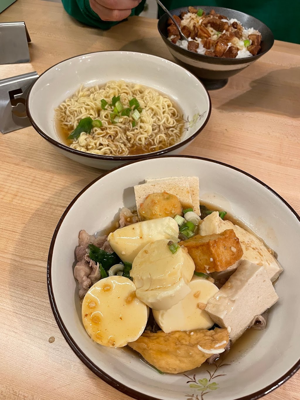 Capsule Cafe | restaurant | 4507 The Ave, Seattle, WA 98105, USA | 2065357458 OR +1 206-535-7458