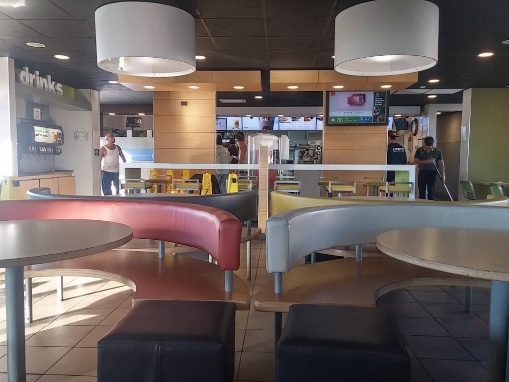 McDonalds | cafe | 303 S Gaffey St, San Pedro, CA 90732, USA | 3105486591 OR +1 310-548-6591