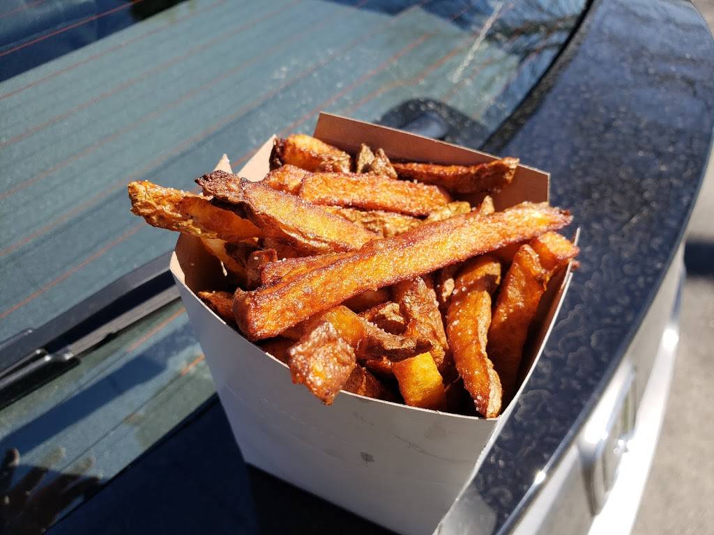 Dis Fries | restaurant | 1712 Dundas St, London, ON N5W 3E3, Canada | 5196597506 OR +1 519-659-7506