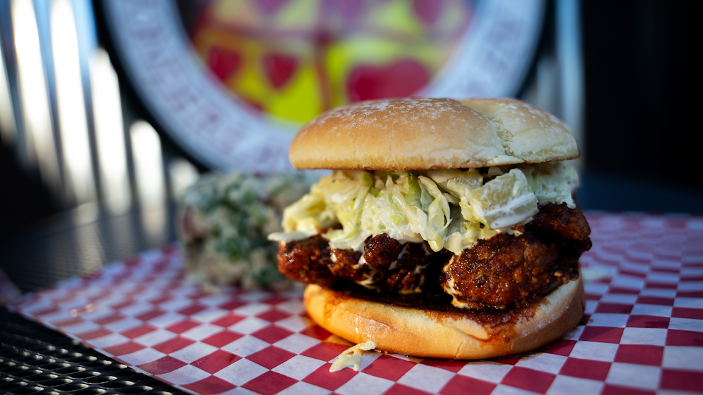 Wonderland Chicken Co. | meal takeaway | 223 E Hood Ave, Sisters, OR 97759, USA | 5416248442 OR +1 541-624-8442