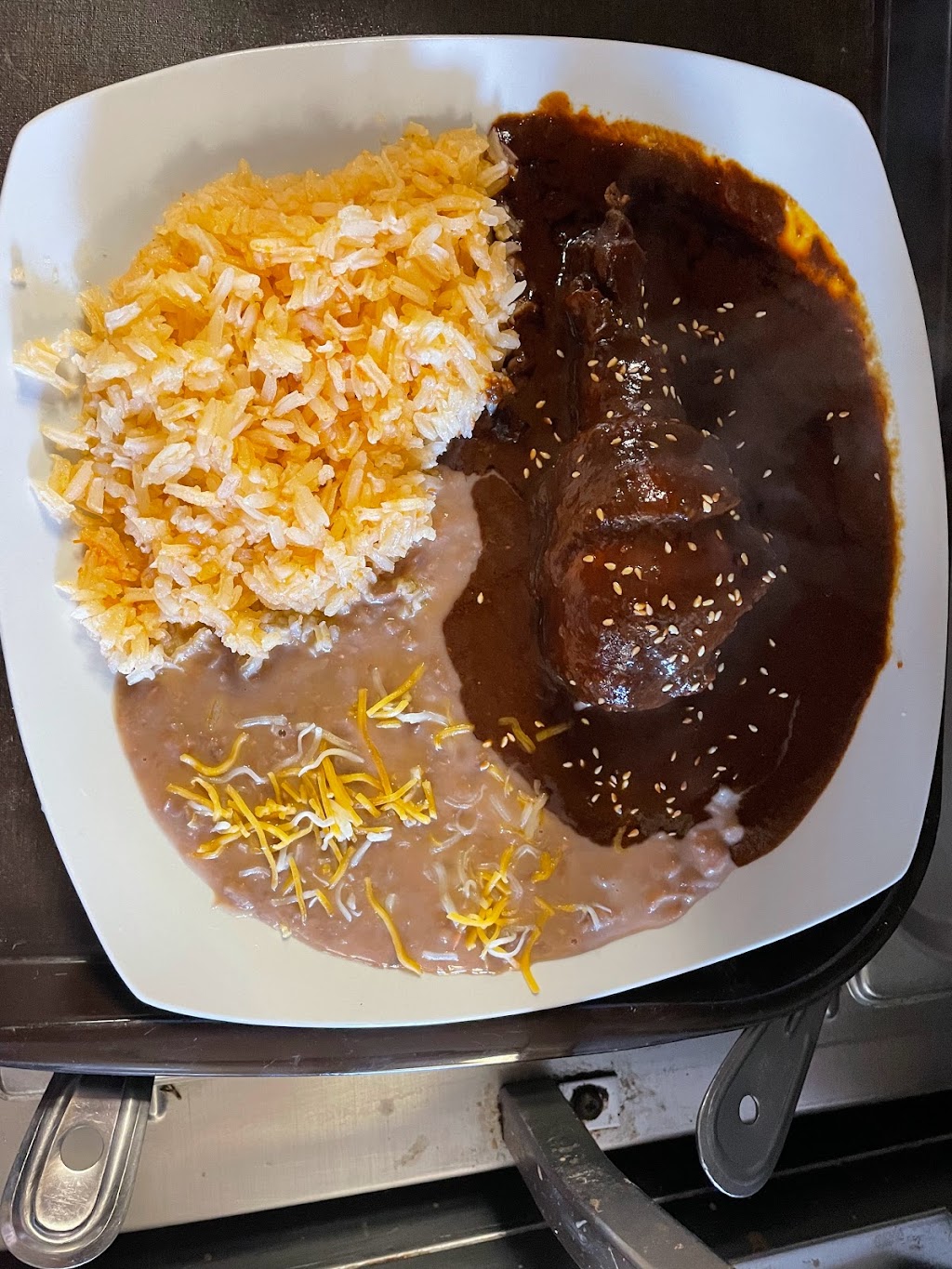 Pupuseria La Familiar | restaurant | 8164 Florin Rd D, Sacramento, CA 95828, USA | 9163860982 OR +1 916-386-0982