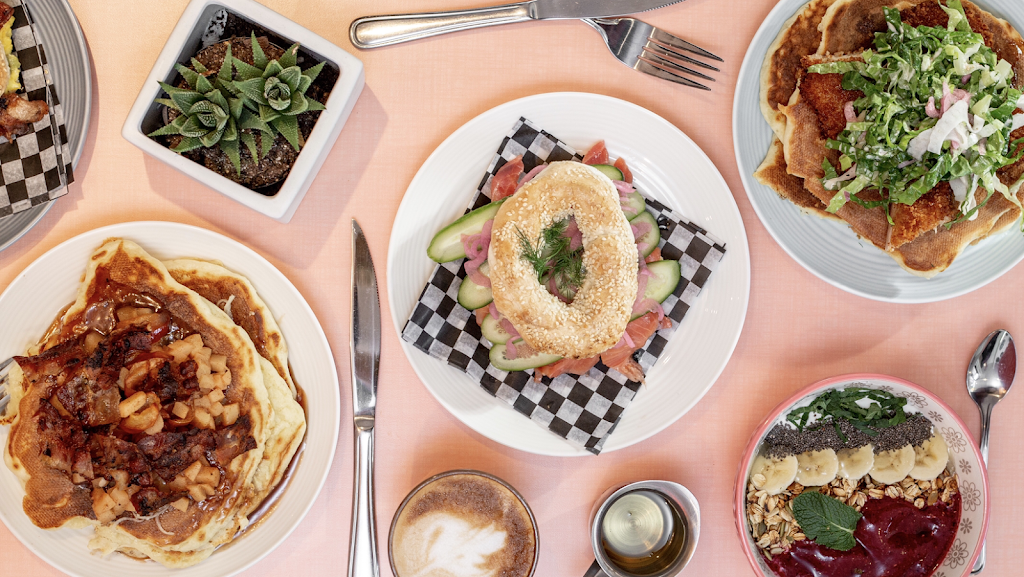 Julians | restaurant | 111 Avenue du Mont-Royal O, Montréal, QC H2T 2S9, Canada | 5143794622 OR +1 514-379-4622