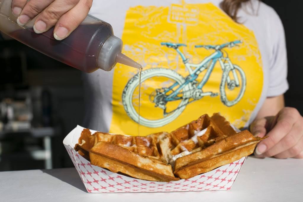 Tammys Chicken In Waffles | restaurant | 2466 Bancroft Way, Berkeley, CA 94704, USA | 5105294266 OR +1 510-529-4266