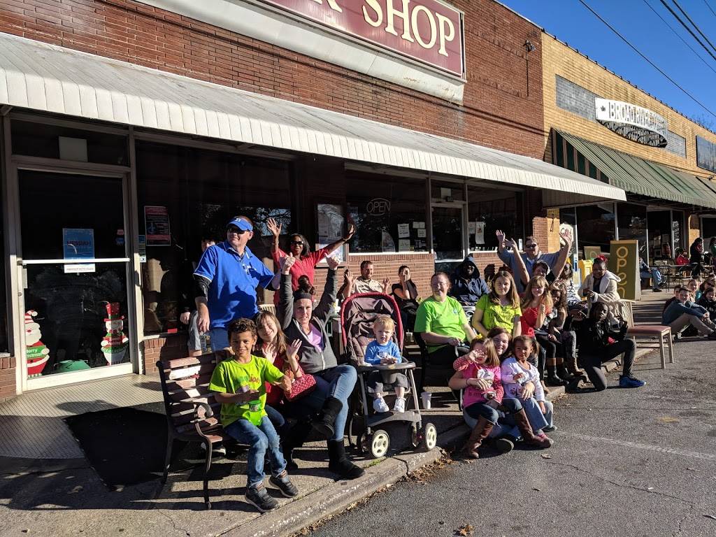 Snack Shop Family Restaurant | restaurant | 103 S Main St, Boiling Springs, NC 28017, USA | 7044347851 OR +1 704-434-7851