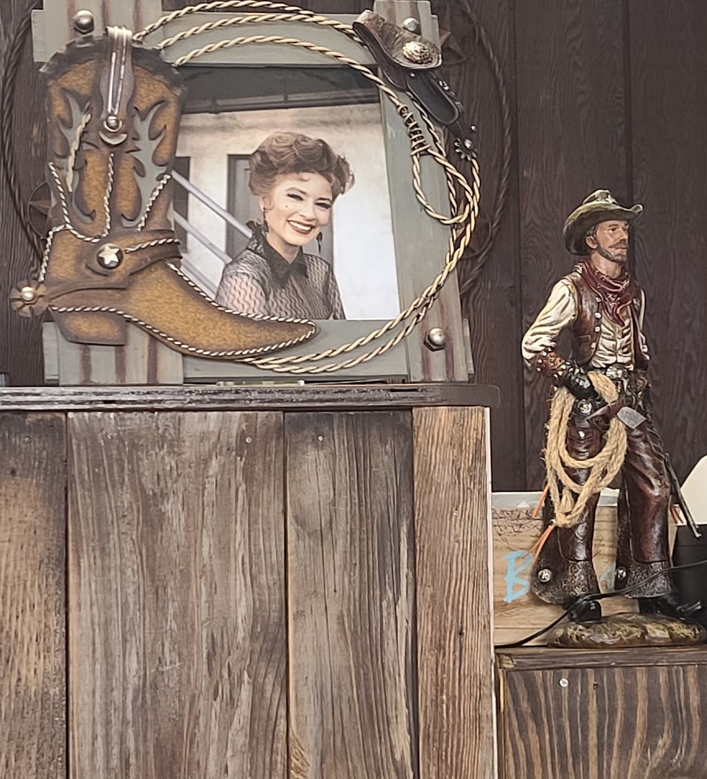 Miss Kittys Cafe | restaurant | 2110 E Wyatt Earp Blvd, Dodge City, KS 67801, USA | 6208014003 OR +1 620-801-4003