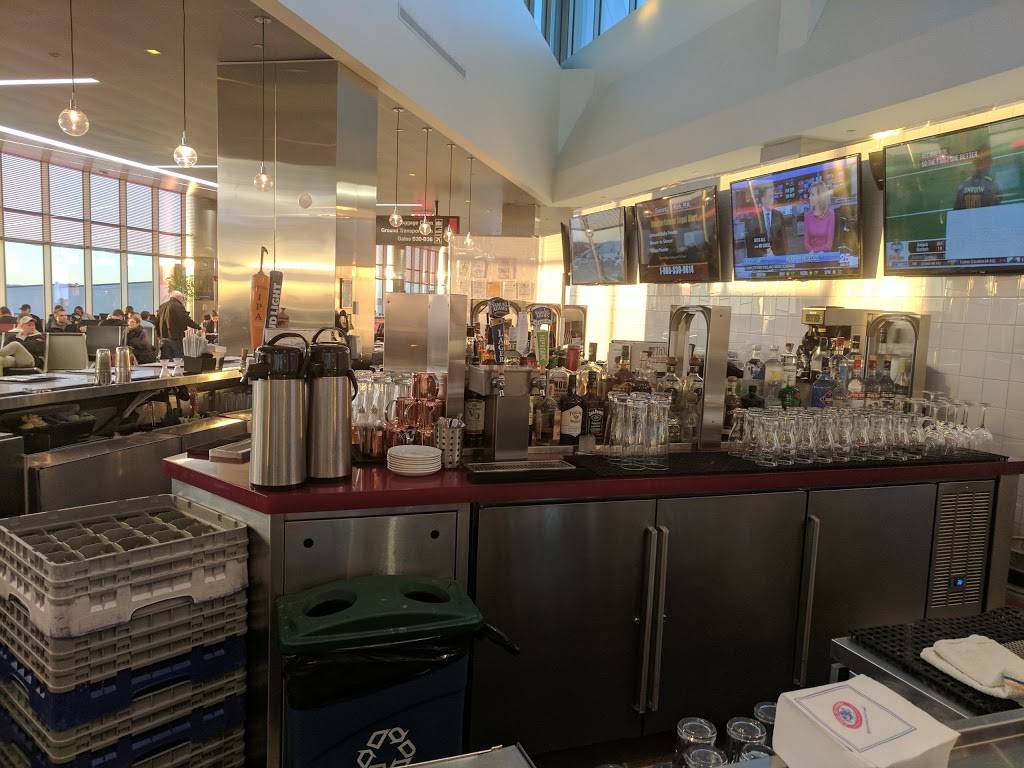 Legal Sea Foods | restaurant | Boston Logan International Airport (BOS), Terminal E, 1 Harborside Dr, Boston, MA 02128, USA | 6174758785 OR +1 617-475-8785