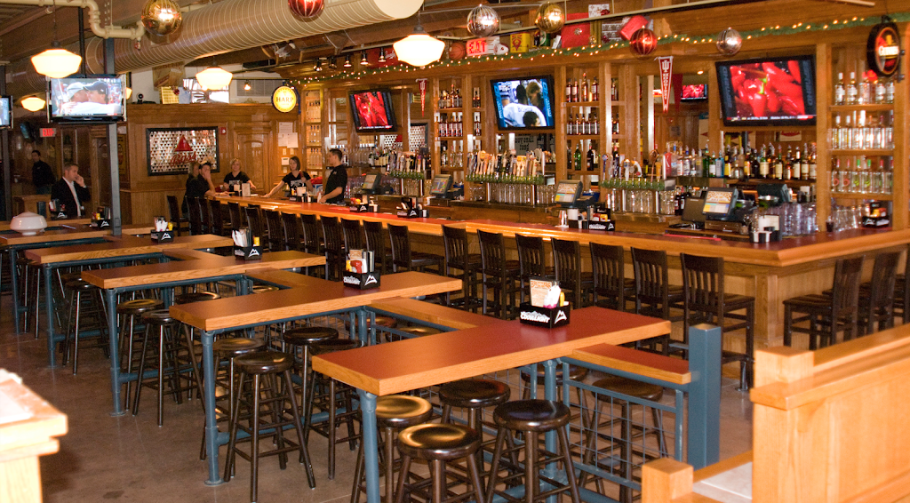 Brothers Bar and Grill | restaurant | 215 N Walnut St, Bloomington, IN 47404, USA | 8123311000 OR +1 812-331-1000
