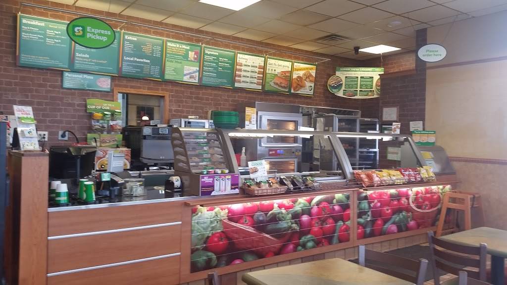 Subway Restaurants | restaurant | 139 Collins Rd a, Jefferson, WI 53549, USA | 9206747827 OR +1 920-674-7827