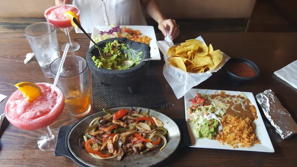 Plaza Azteca | restaurant | 5792 Youngstown Warren Rd, Niles, OH 44446, USA | 3303494136 OR +1 330-349-4136