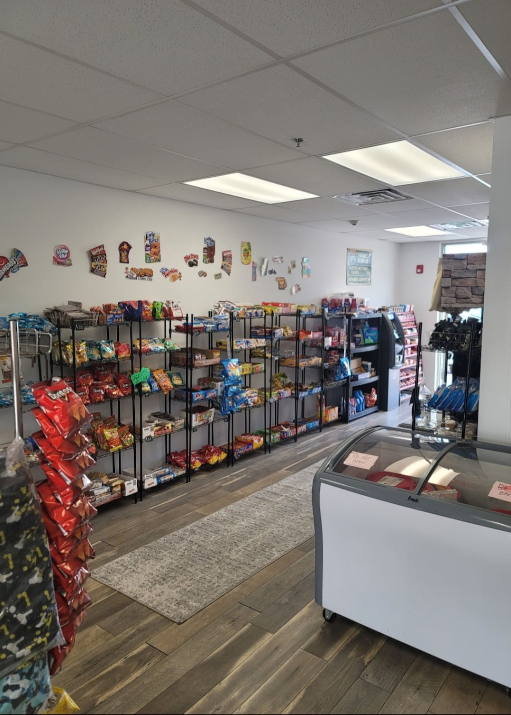 Jasmines Family Convenience Store | restaurant | 1301 Hornberger Ave, Roebling, NJ 08554, USA | 6094732113 OR +1 609-473-2113