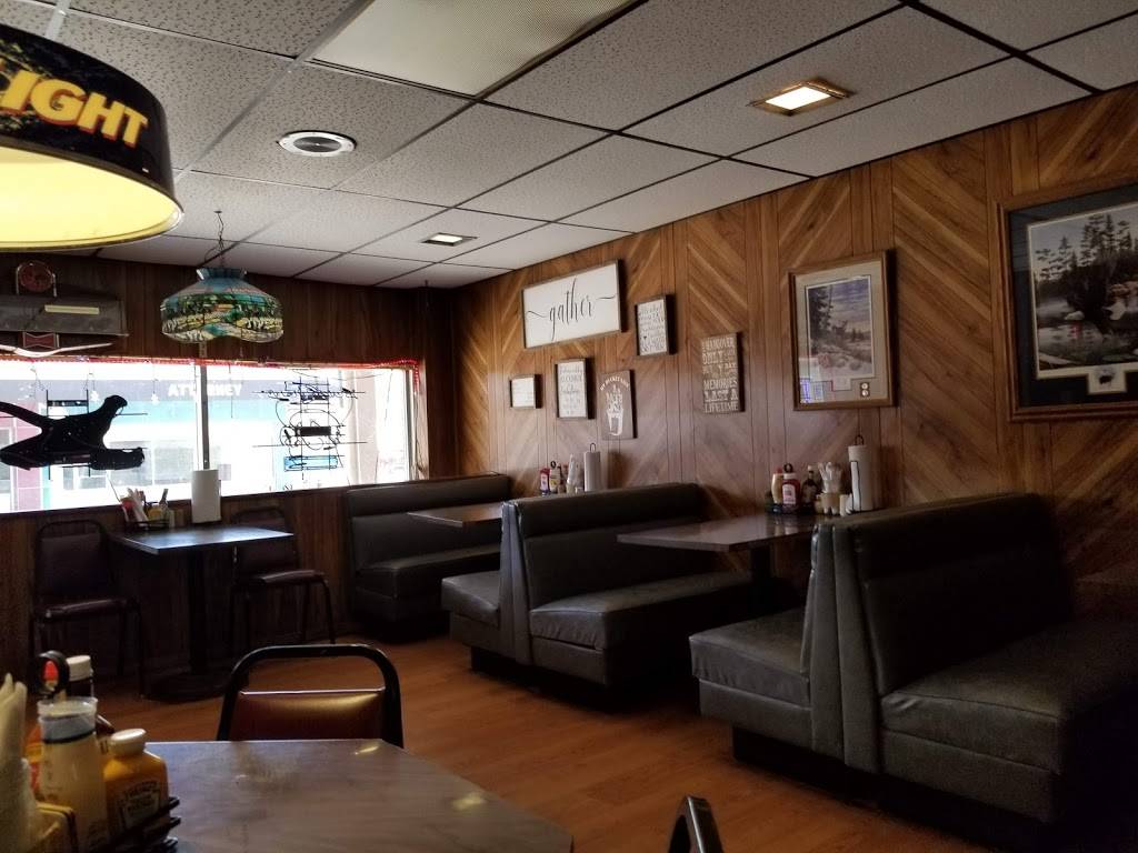 The Corner Lounge | restaurant | 207 E Main St, Belmond, IA 50421, USA | 6414444451 OR +1 641-444-4451