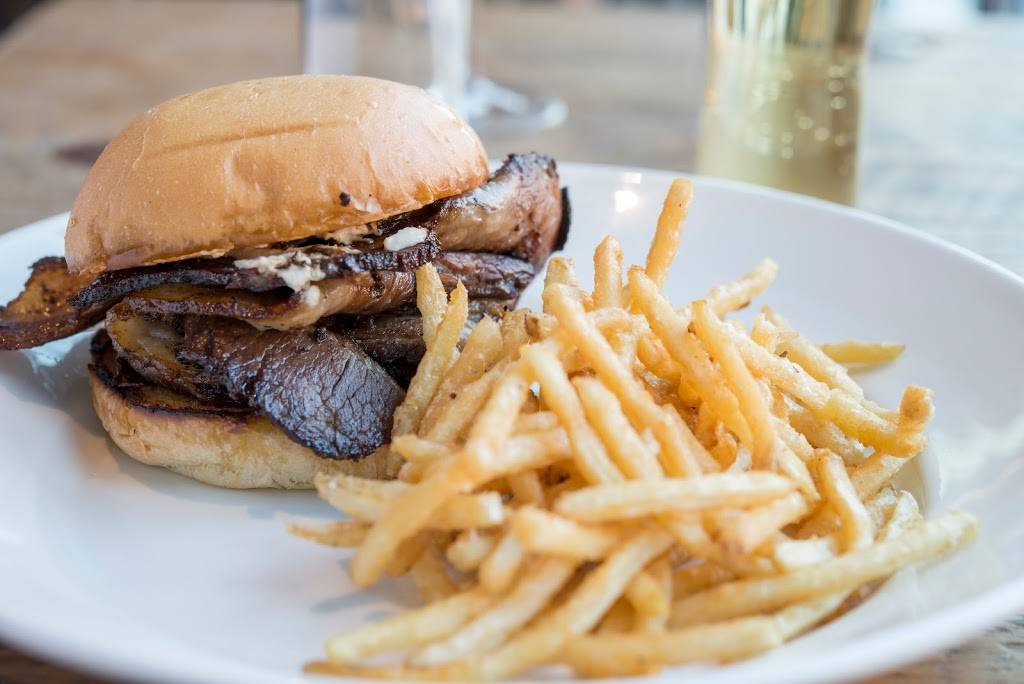 Hutch American Kitchen + Bar | cafe | 1477 W Winnemac Ave, Chicago, IL 60640, USA | 7736724900 OR +1 773-672-4900