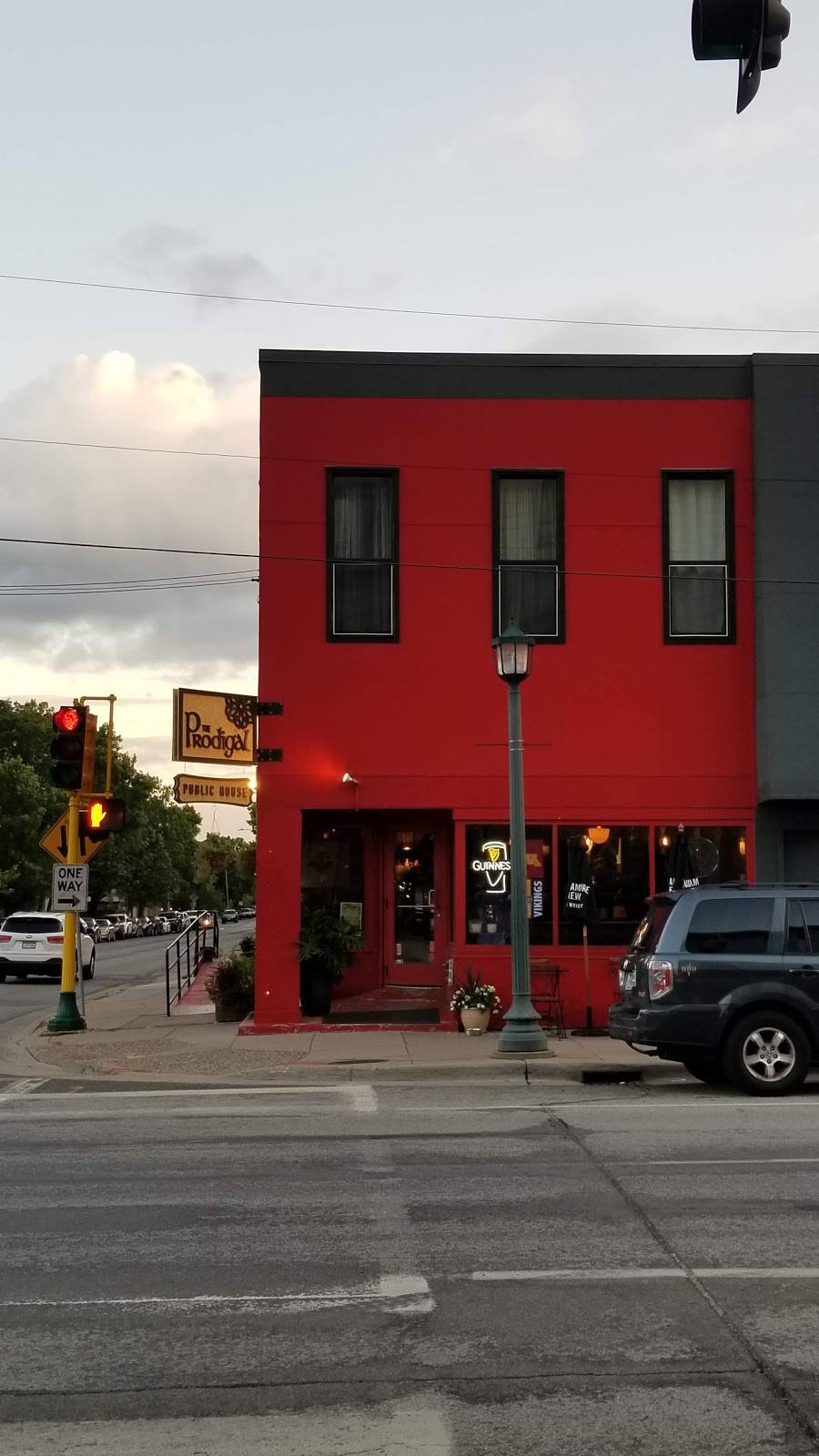The Prodigal Public House | restaurant | 25 E 26th St, Minneapolis, MN 55404, USA | 6123543689 OR +1 612-354-3689