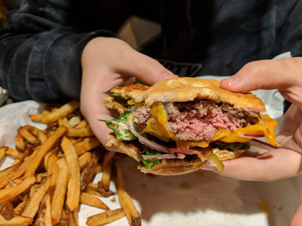 Quintons Bar & Deli | restaurant | 2500 Corridor Way #5, Coralville, IA 52241, USA | 3196252221 OR +1 319-625-2221