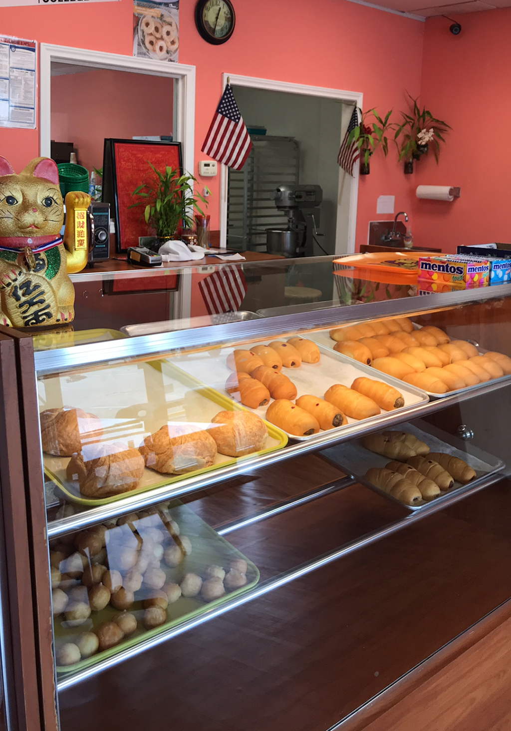 Snowflake donuts | restaurant | 7010 Woodridge Dr, Houston, TX 77087, USA | 8327425578 OR +1 832-742-5578