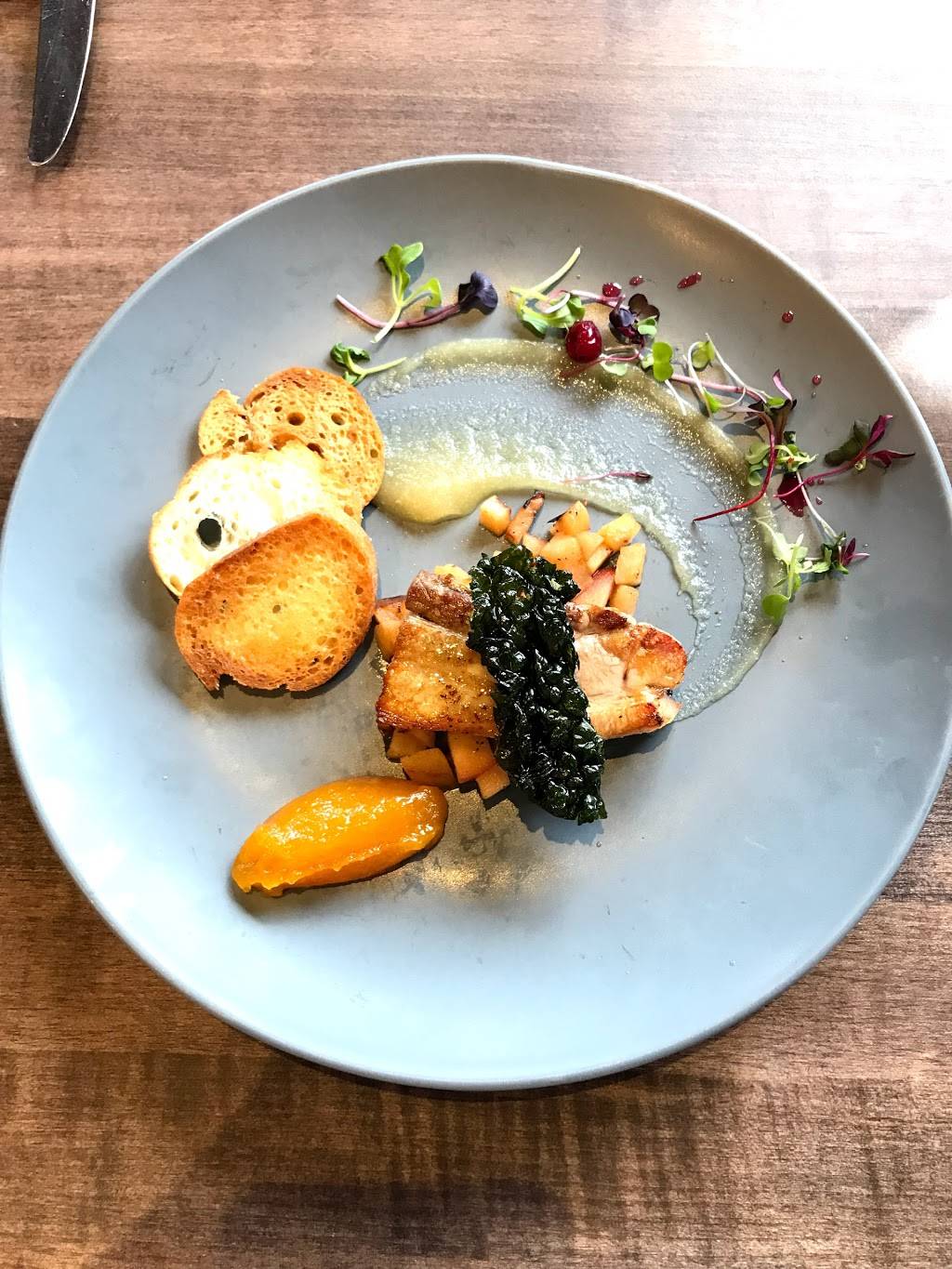 Seasons | restaurant | 134 Lakeshore Rd E, Oakville, ON L6J 1H4, Canada | 9058440676 OR +1 905-844-0676