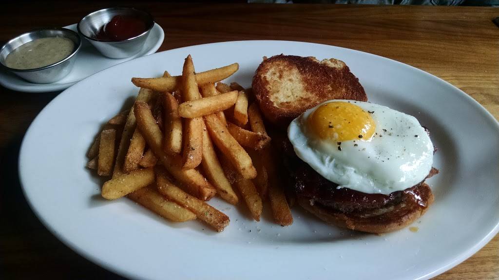 Doc Bs Restaurant + Bar | restaurant | 2223 N Westshore Blvd B-206, Tampa, FL 33607, USA | 8134986200 OR +1 813-498-6200