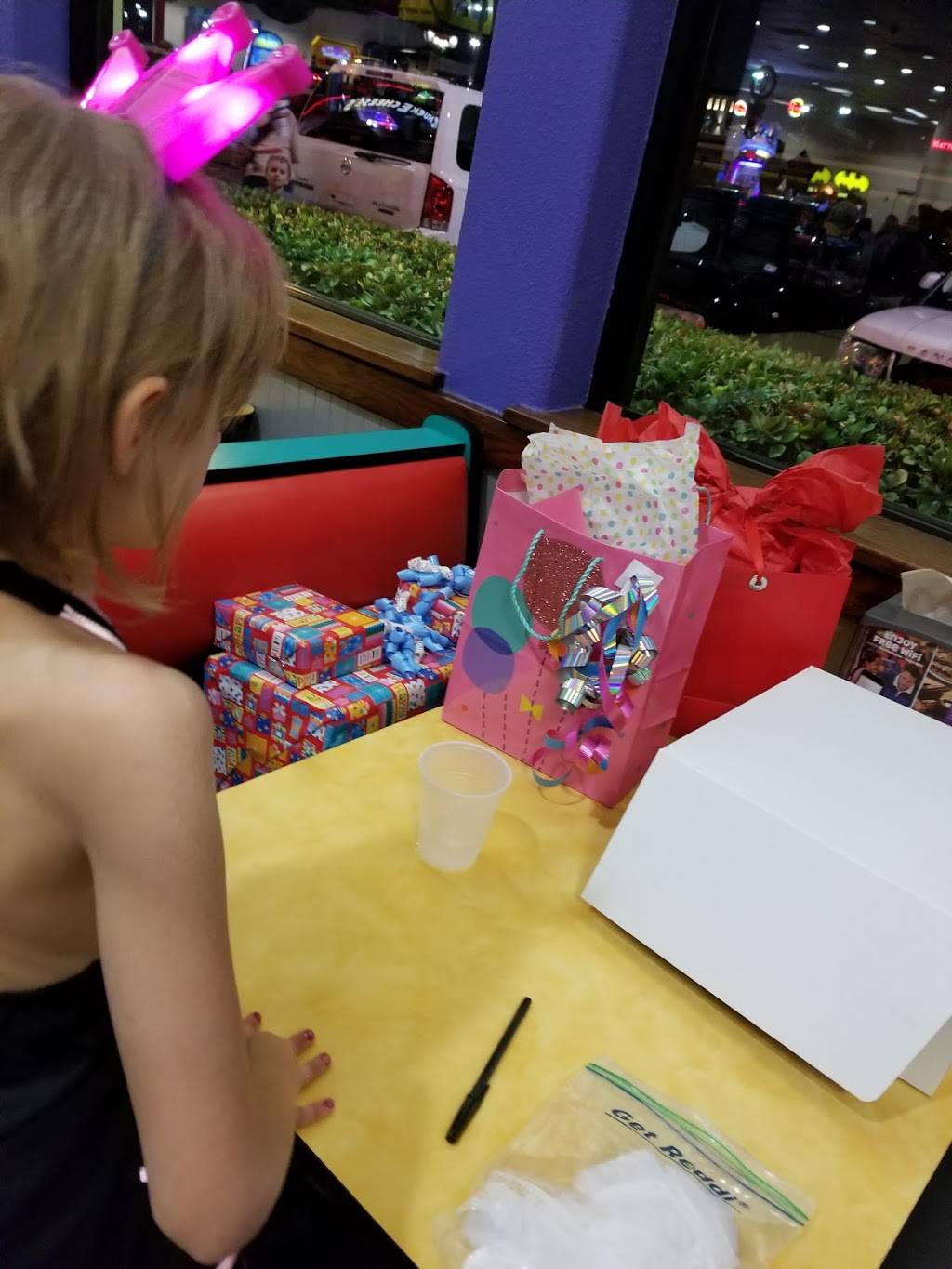 Chuck E. Cheeses | restaurant | 2402 S Stemmons Fwy, Lewisville, TX 75067, USA | 9723156260 OR +1 972-315-6260