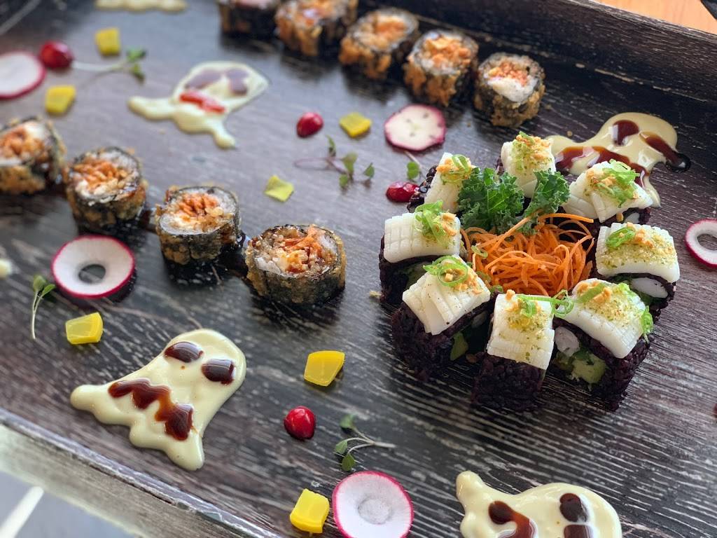 Rice N Roll Bistro | restaurant | 1952 N Farwell Ave, Milwaukee, WI 53202, USA | 4142209944 OR +1 414-220-9944