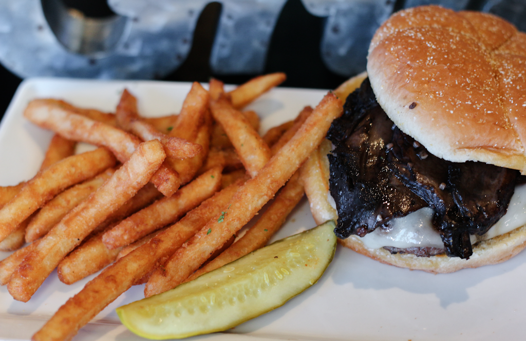 Franky Ds | restaurant | 18450 US-41, Lutz, FL 33549, USA | 8135916139 OR +1 813-591-6139