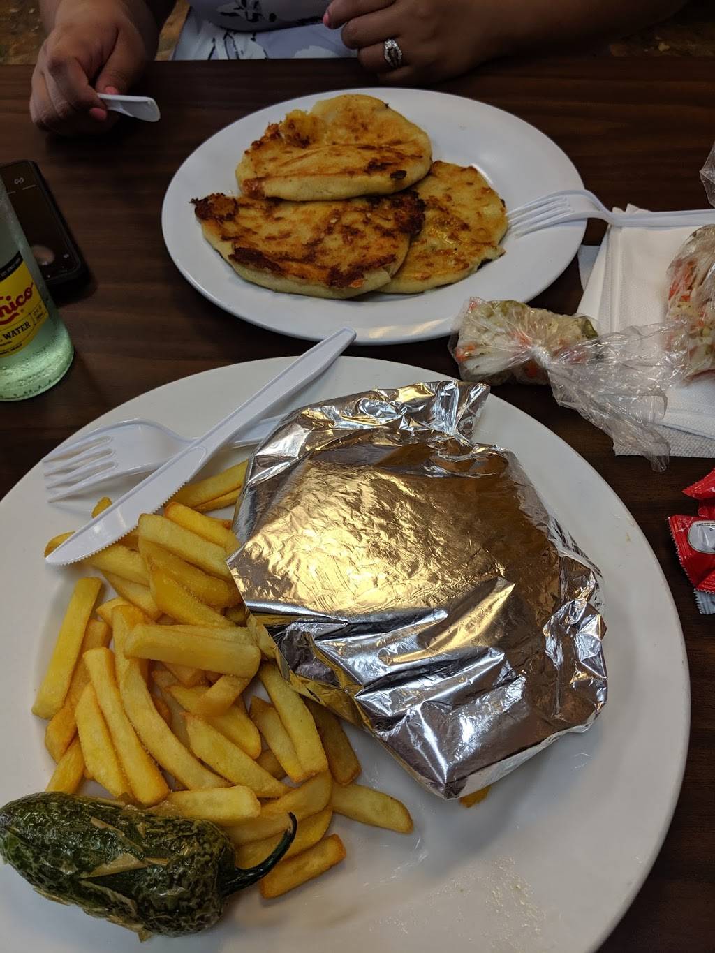 La Bendicion Bakery Y Taqueria | restaurant | 722 Harbins Rd NW, Lilburn, GA 30047, USA | 6782050442 OR +1 678-205-0442