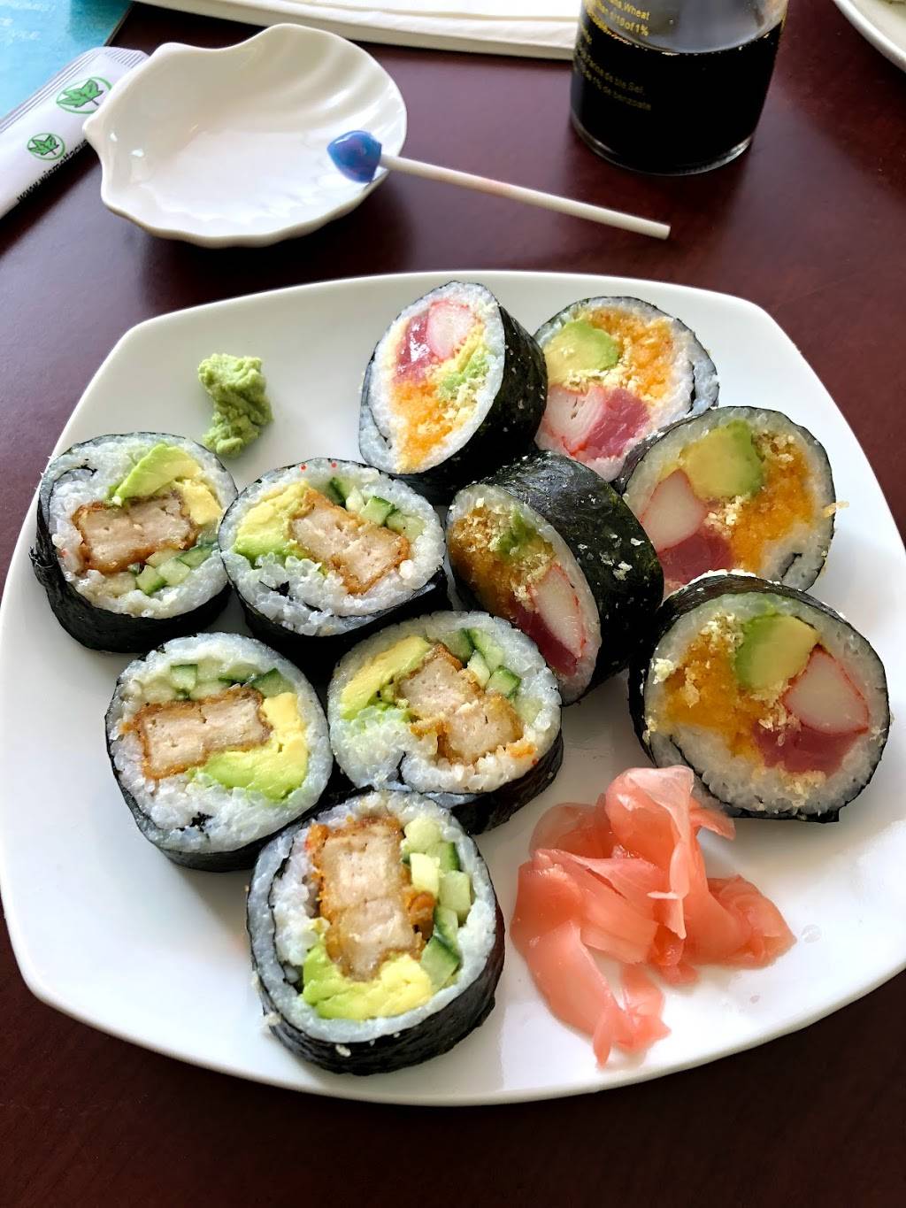 Plat Sushi | restaurant | 8812 Rue Hochelaga, Montréal, QC H1L 2M9, Canada | 5143568898 OR +1 514-356-8898