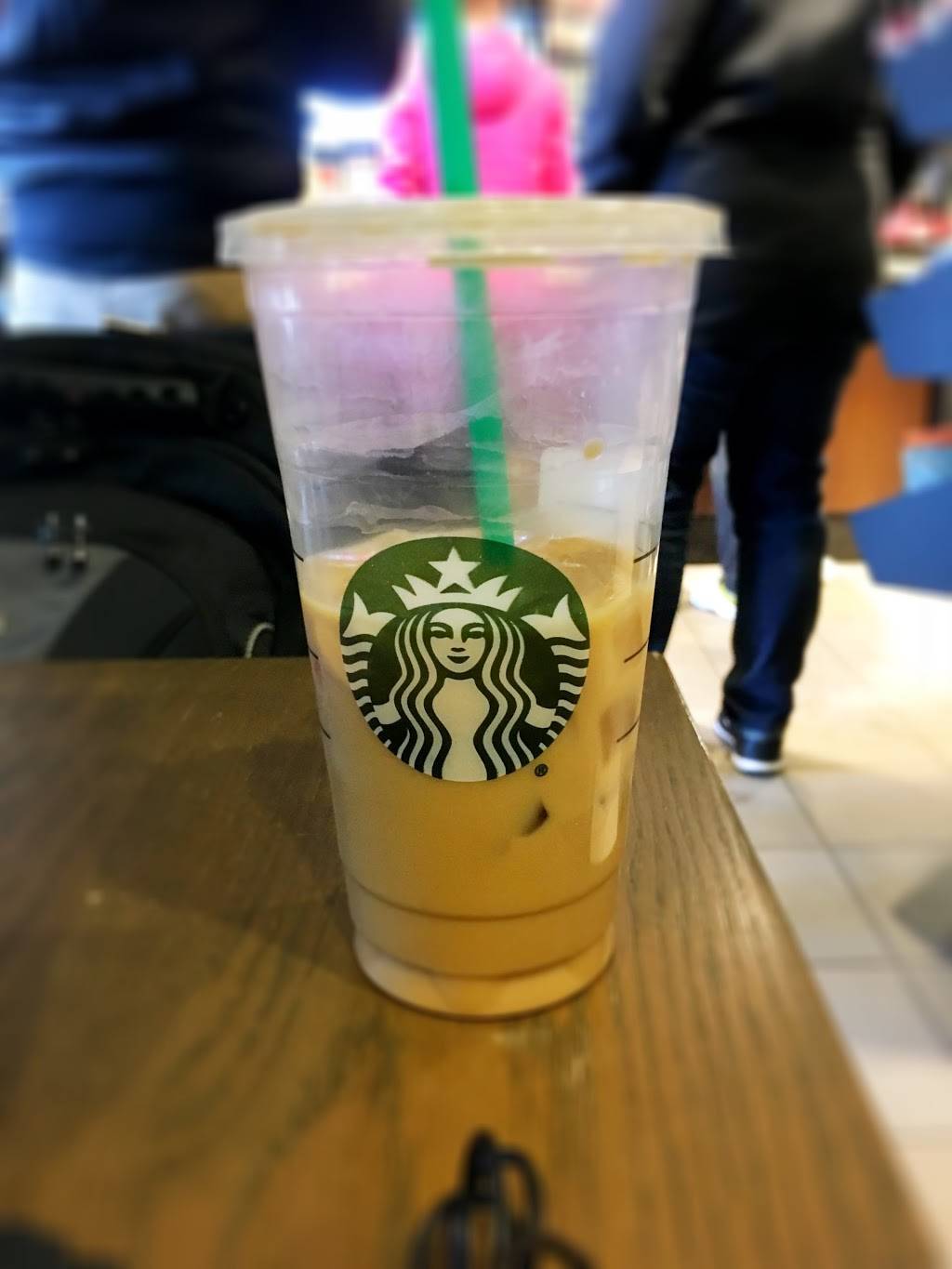 Starbucks | cafe | 1221 Demille Rd, Lapeer, MI 48446, USA | 8106670981 OR +1 810-667-0981