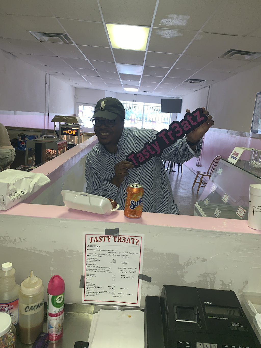 Tasty Tr3atz | restaurant | 15738 W Seven Mile Rd, Detroit, MI 48235, USA | 3133067602 OR +1 313-306-7602